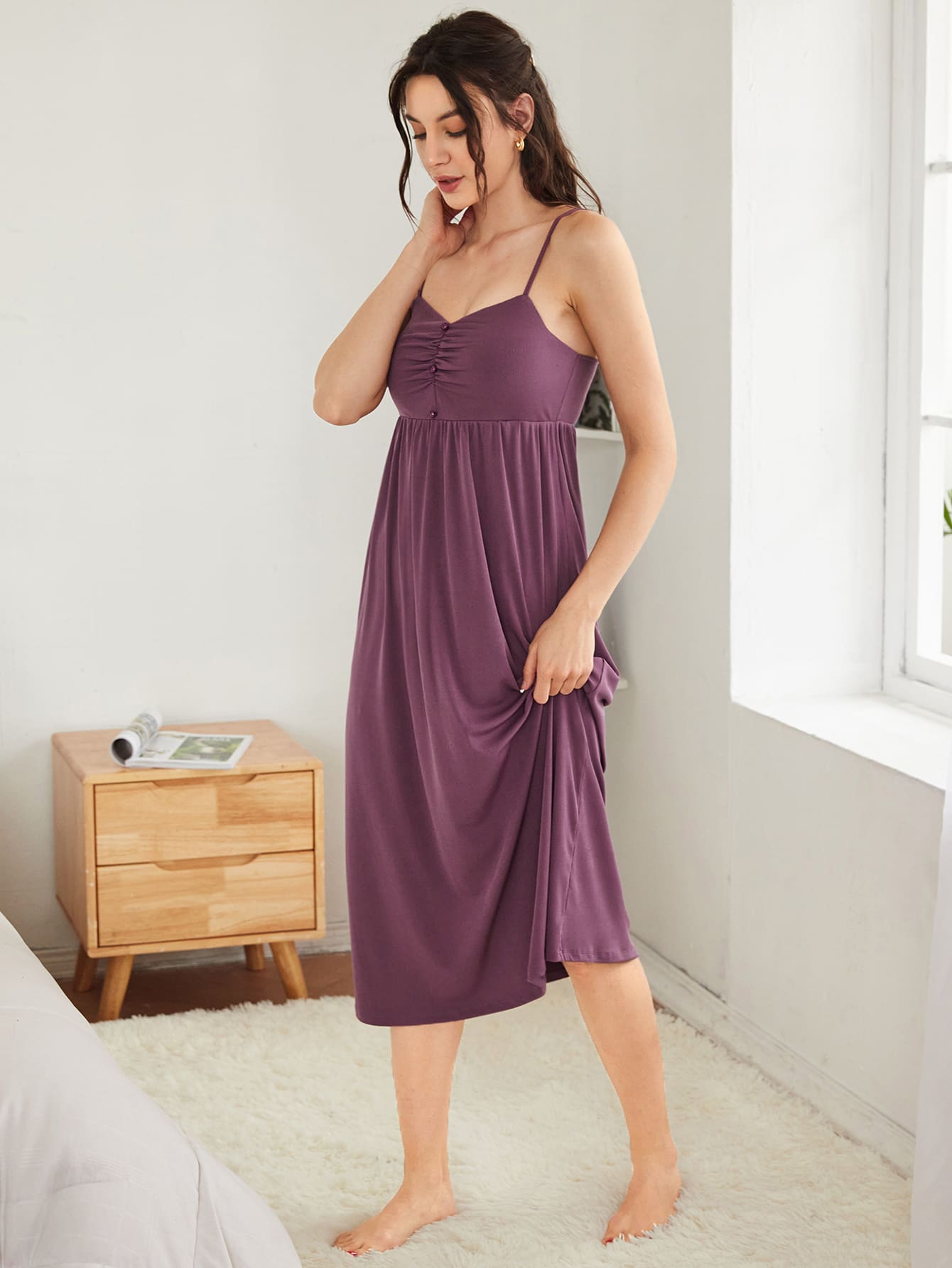 روب سادة وقميص كامي بحمالات رفيعة وكشكشة من يونيتي - شي إن