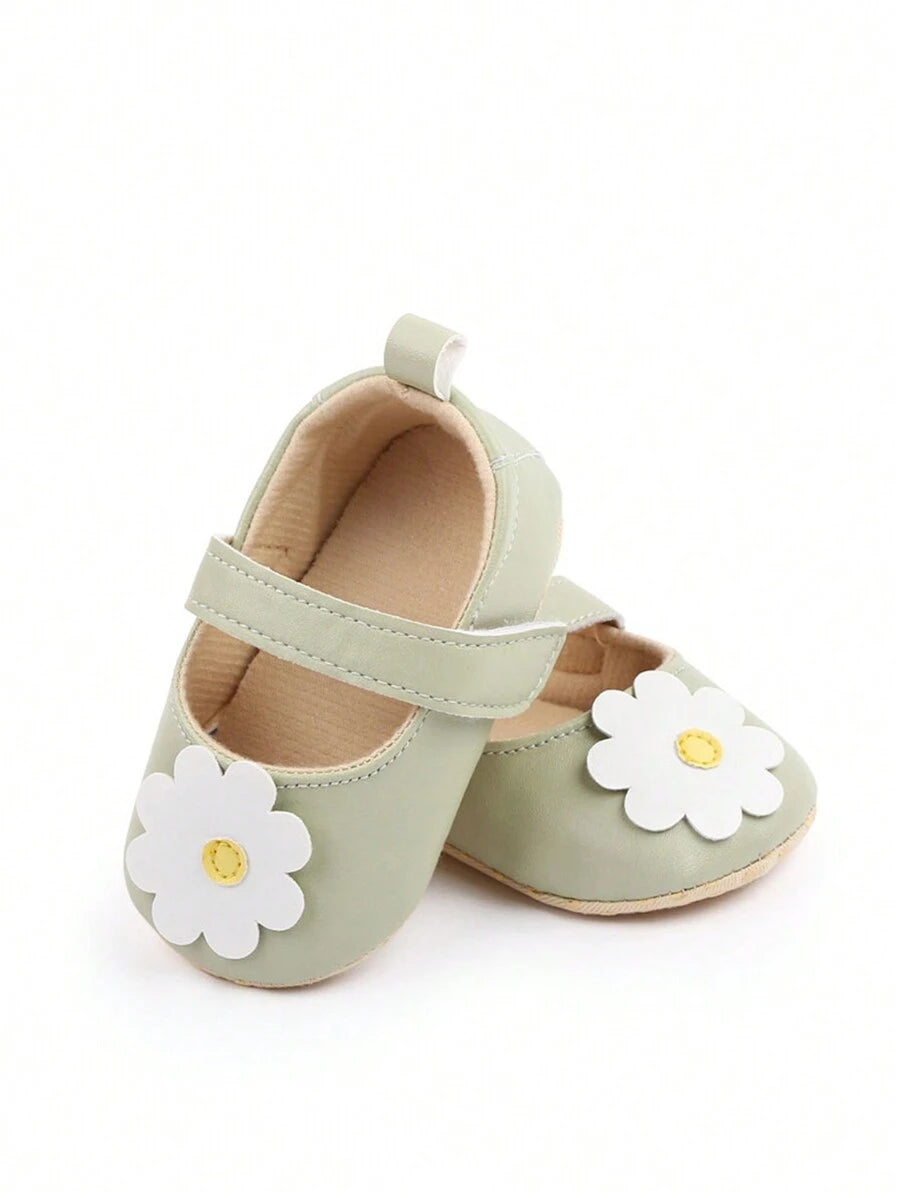 حذاء ماري جين بناتي أنيق مزين بالزهور بإبزيم