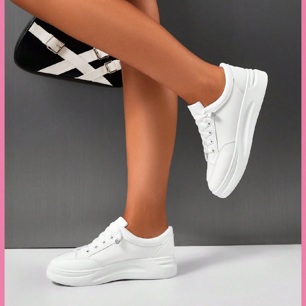 سنيكرز رياضي نسائي أبيض مريح برباط من كوكو ايزي