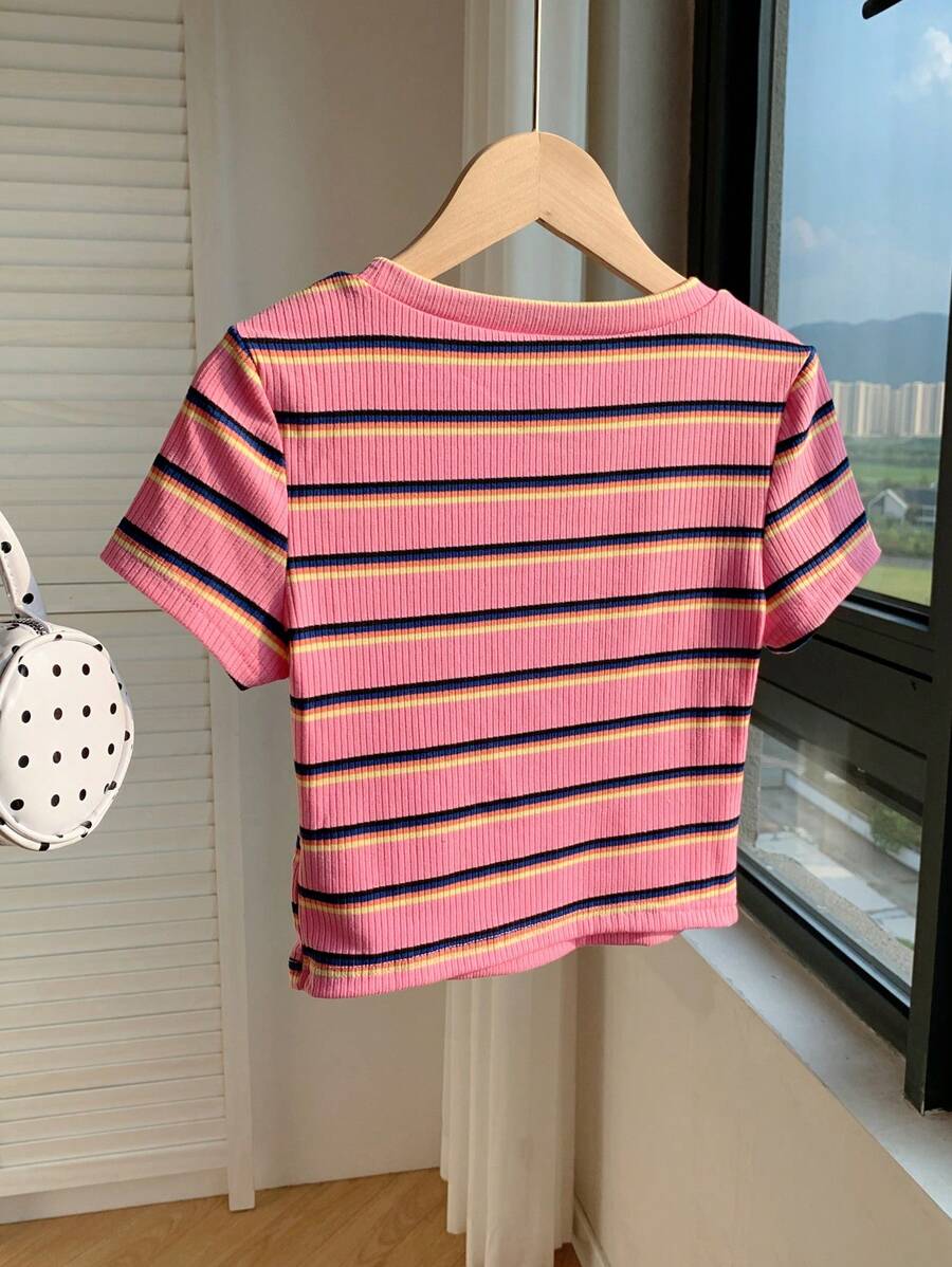 تيشيرت نسائي محبوك بخطوط ملوّنة – تصميم ضيّق عصري