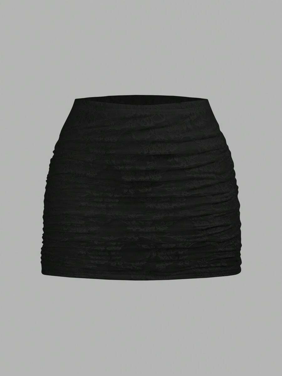 تنورة نسائية قصيرة سوداء بطبقة دانتيل زهرية شفافة من SHEIN EZwear