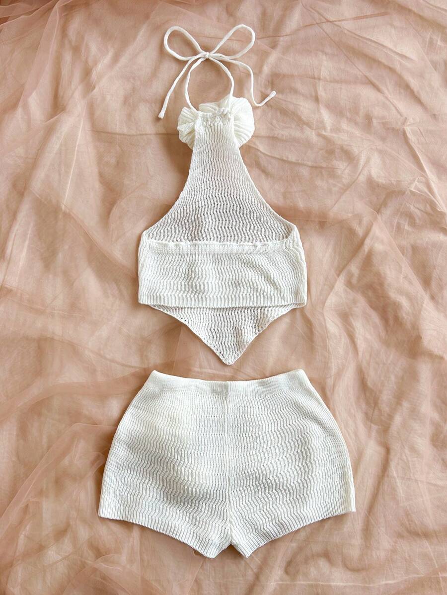 طقم من قطعتين من Soleia مصنوع يدويًا من أعلى وأسفل بدون ظهر مزين بالزهور ثلاثية الأبعاد وشورت قصير جدًا