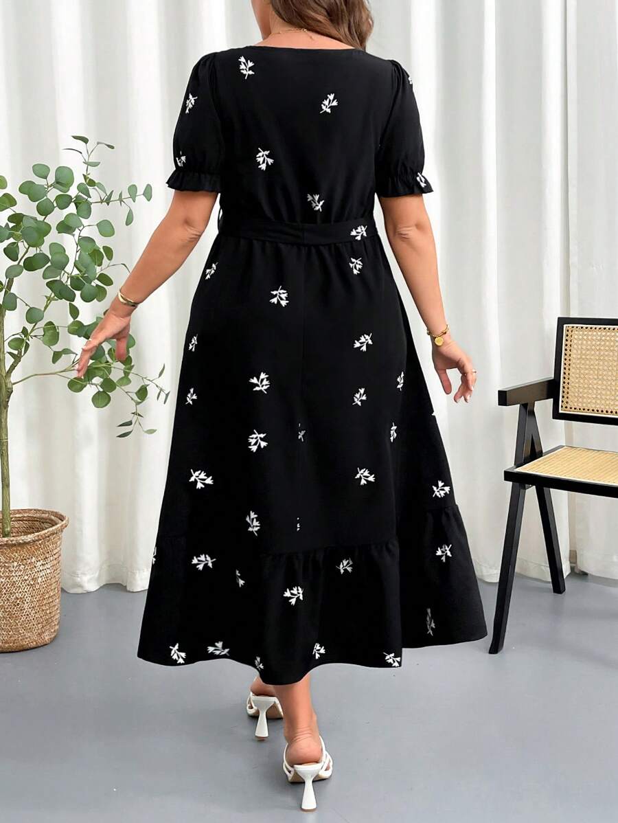 فستان SHEIN Clasi نسائي صيفي بمقاسات كبيرة بطبعة زهور ورقبة مربعة وخصر مرن وأكمام منتفخة