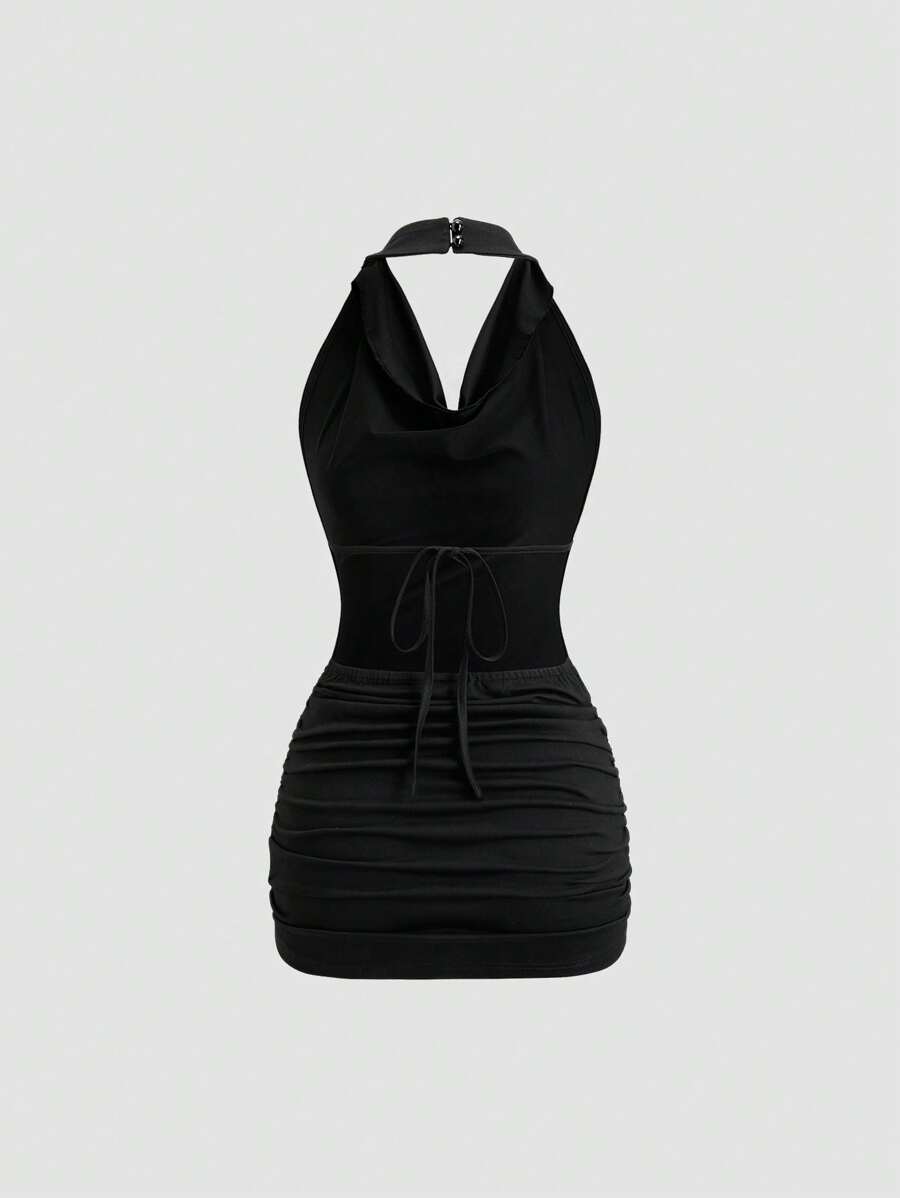 فستان نسائي قصير من Sweetra – ضيّق بدون أكمام، رقبة غائرة، ظهر مكشوف مع رباط خلفي