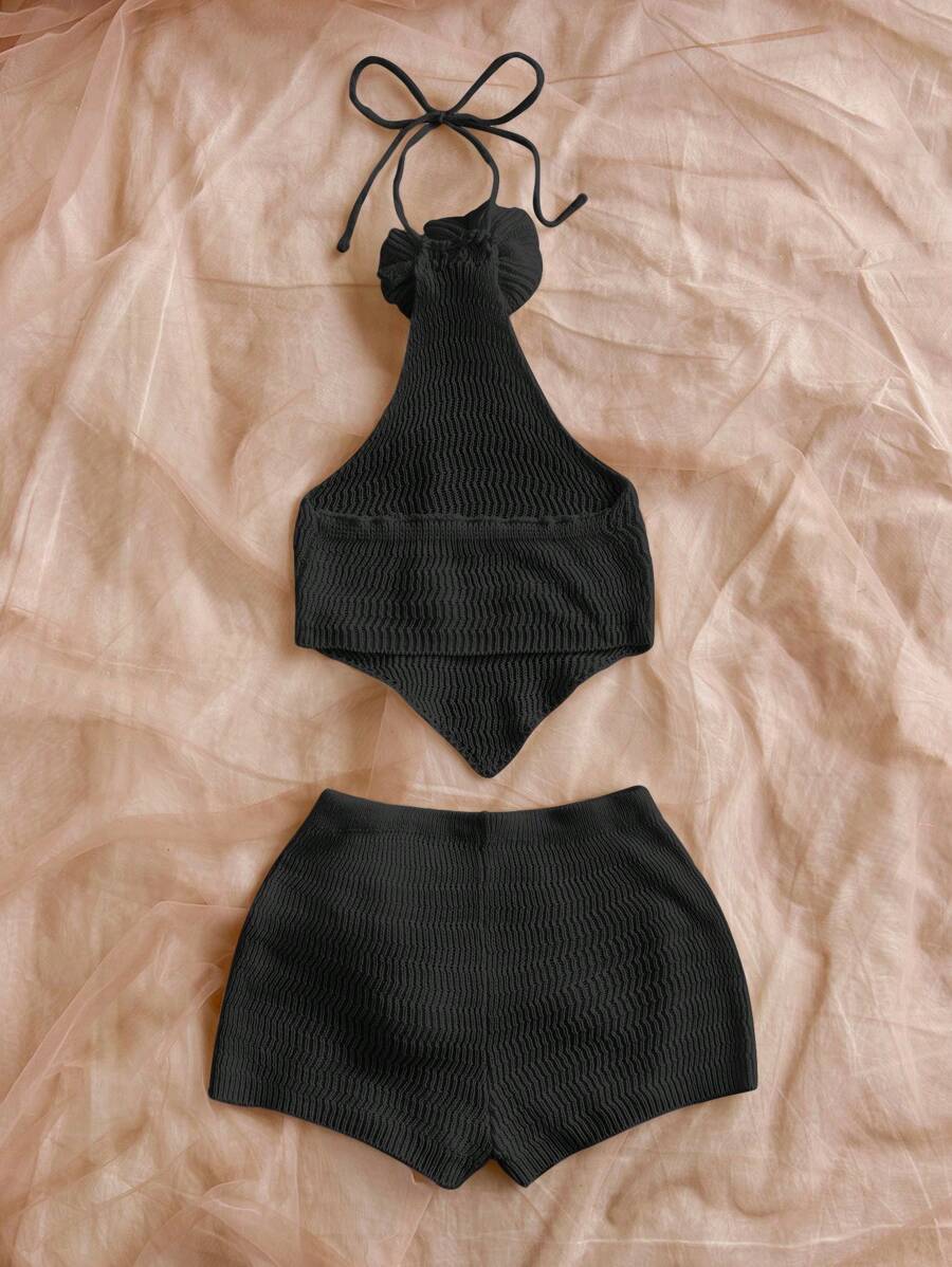 طقم من قطعتين من Soleia مصنوع يدويًا من أعلى وأسفل بدون ظهر مزين بالزهور ثلاثية الأبعاد وشورت قصير جدًا