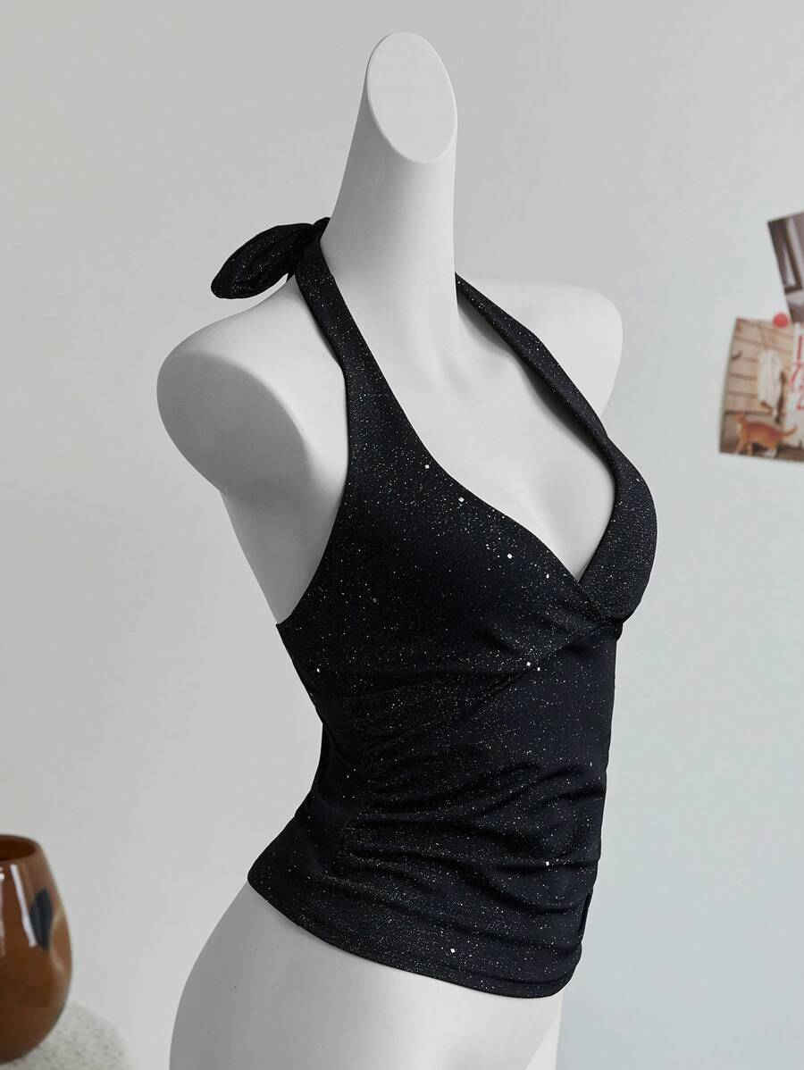 بلوزة قصيرة أنيقة لامعة من Elamini بفتحة رقبة على شكل هالتر وظهر متقاطع