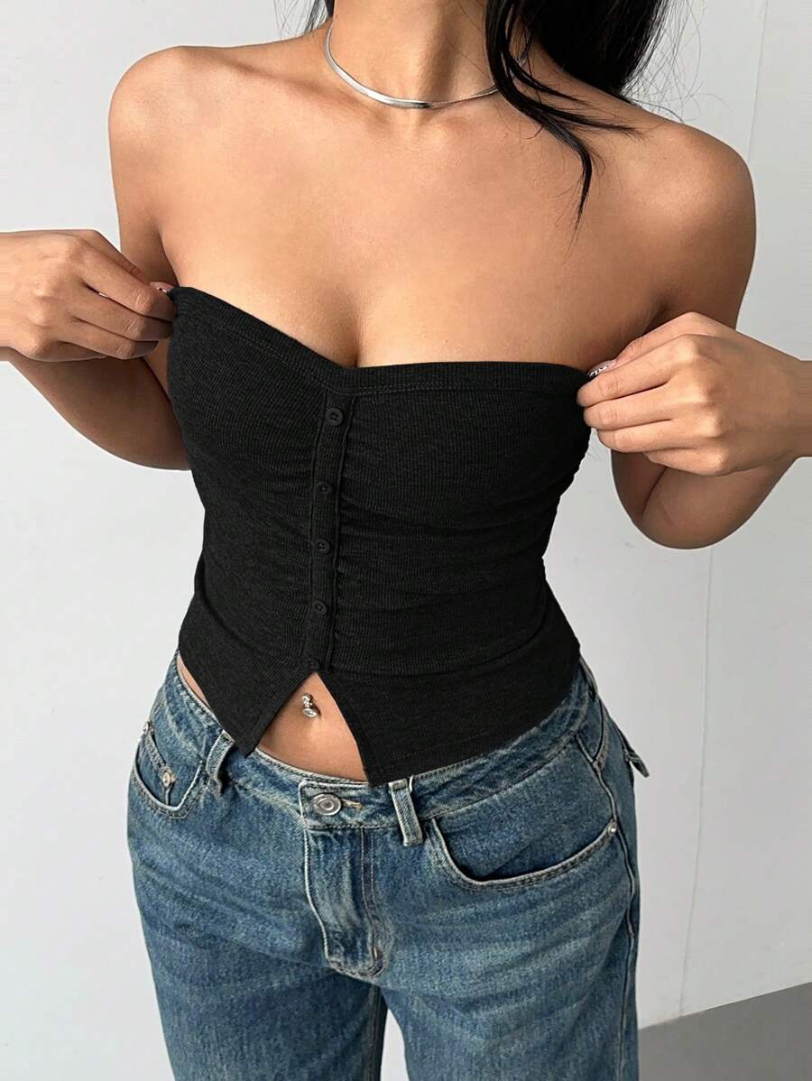 توب نسائي من SHEIN BASICS بلون سادة – تصميم قصير بدون حمالات من القماش المحبوك لإطلالة كاجوال عصرية