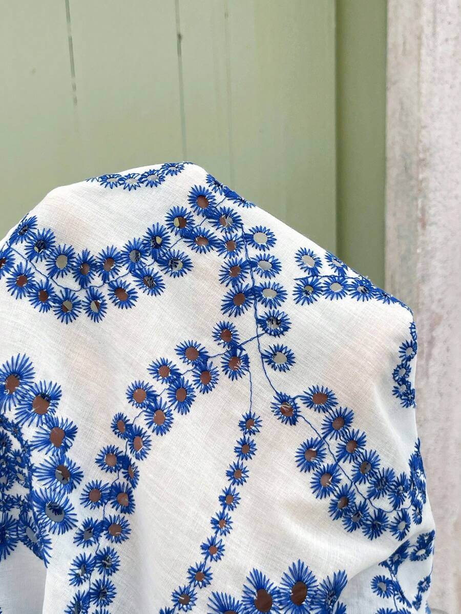 SHEIN Frenchy ، قميص نسائي للعطلات باللونين الأزرق والأبيض، قماش مطرز متداخل