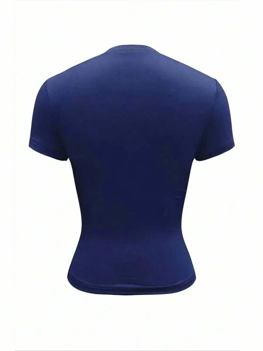 تي شيرت نسائي قصير بأكمام قصيرة من SHEIN EZwear بلون أزرق داكن وأزرار أمامية سادة