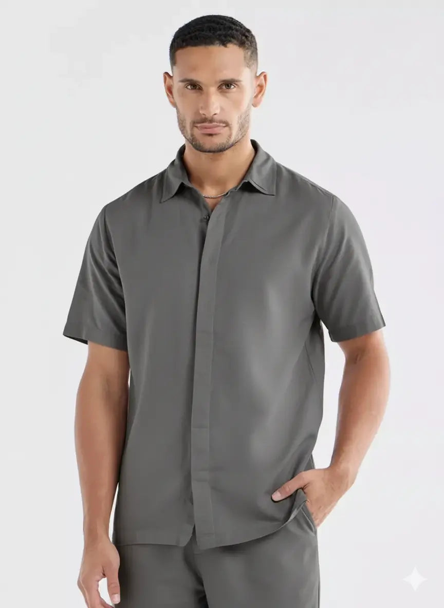 قميص رجالي  بدون درزات بلون رمادي أنيق من Shein