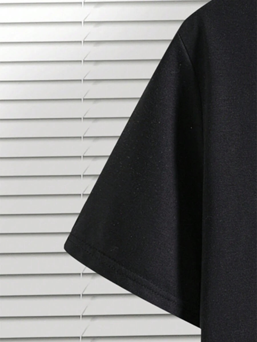 تيشيرت رجالي منخفض الاكتاف بأكمام قصيرة وطبعة تنين من مانفينيتي اي ام ار جي