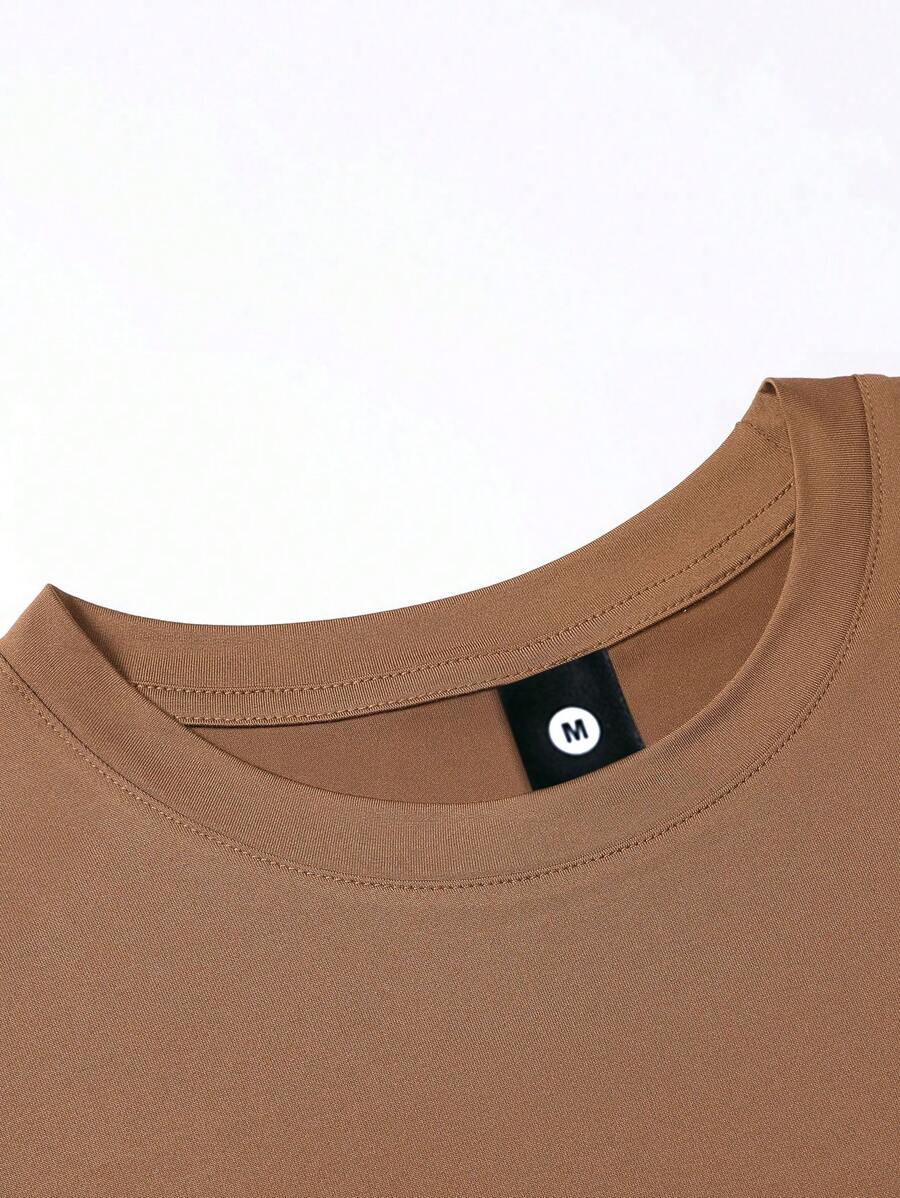 طقم رجالي صيفي: تي شيرت كاجوال بطباعة هندسية وبنطلون رياضي برباط على الخصر (قطعتين)