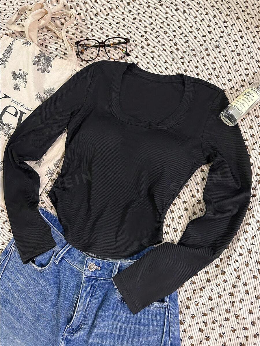 توب نسائي ضيق مضلع بلون أسود من ايزي وير - شي إن