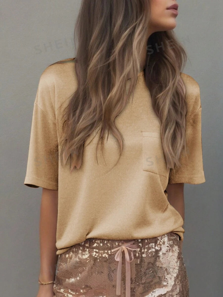 تي شيرت نسائي لامع بأكمام قصيرة من مجموعة لون - شي إن