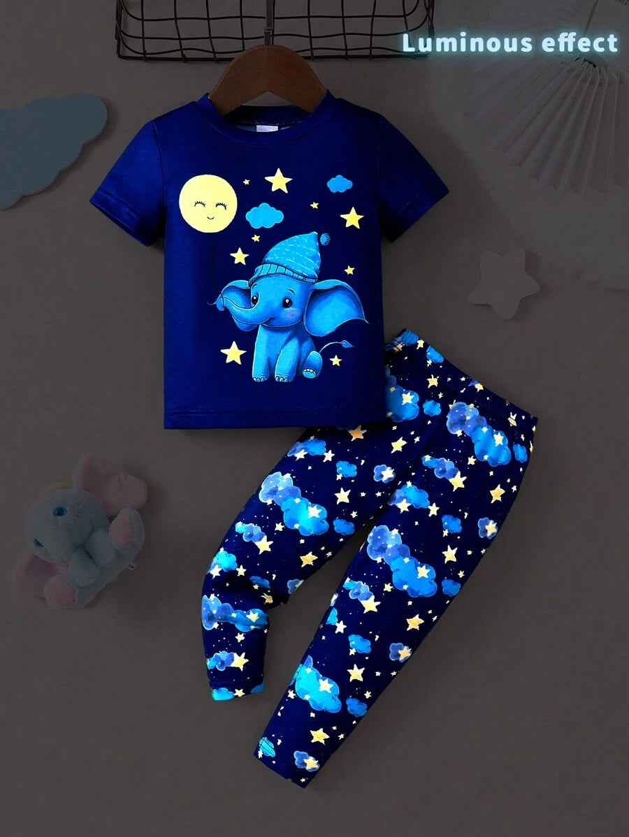 طقم بيجامة ولادي من بيرسوبلاي كيدز- شي إن، بنقشة فيل يضئ في الظلام وأكمام قصيرة وبنطلون طويل - سن 9 إلى 12 شهر