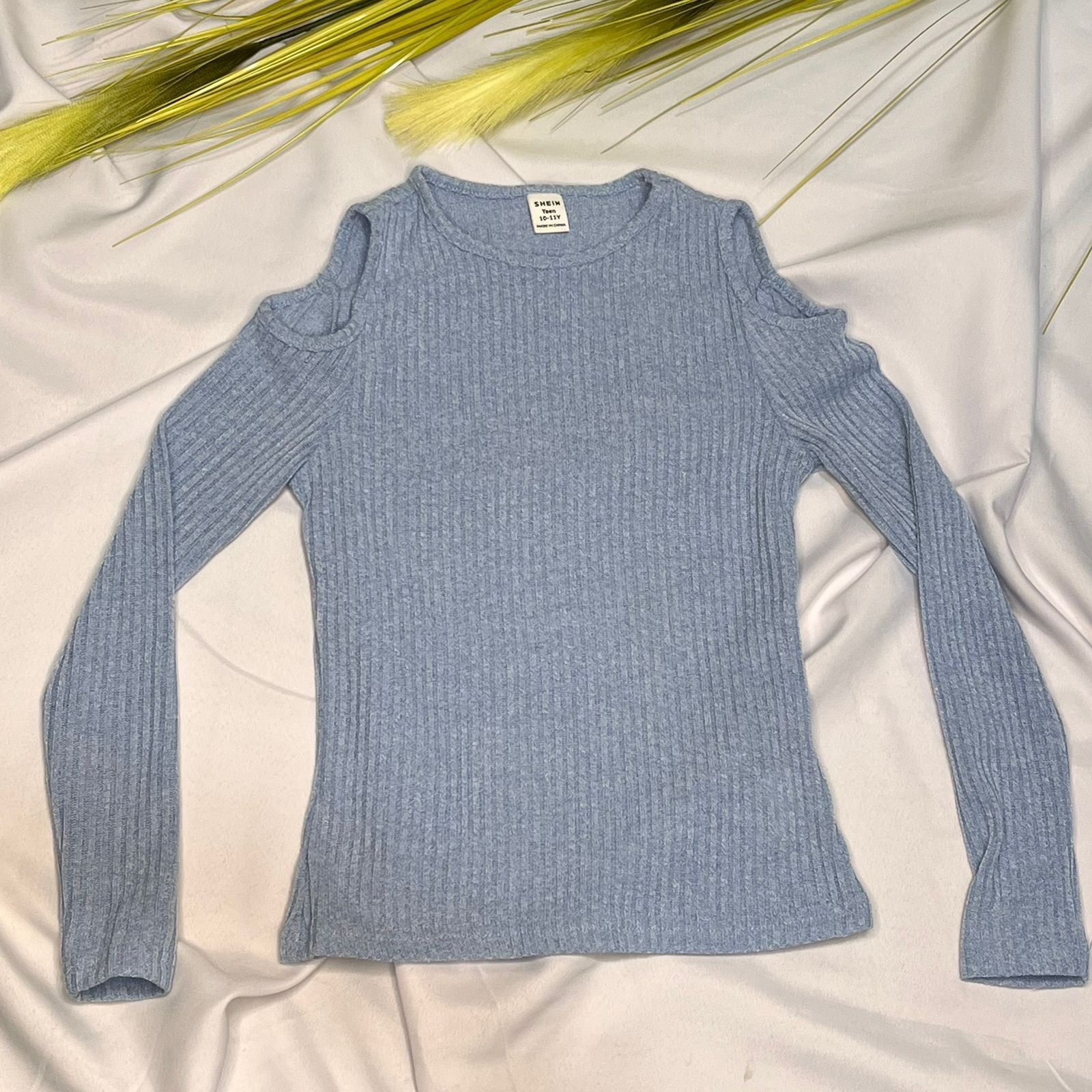 تي شيرت محبوك مضلع بأكتاف مكشوفة من بريفيه - شي إن - سن 10 إلى 11 سنة