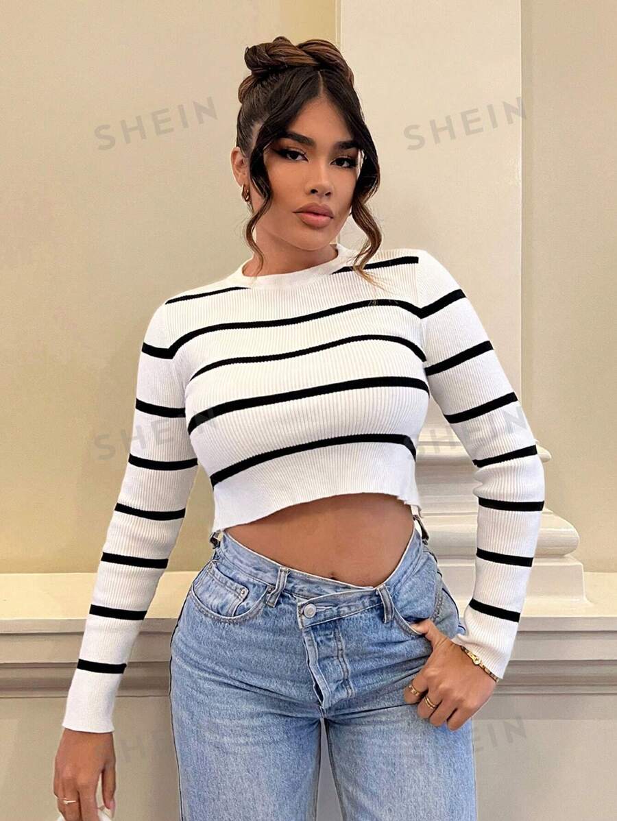 بلوفر قصير مخطط مكشوف الظهر من إس إكس واي - شي إن