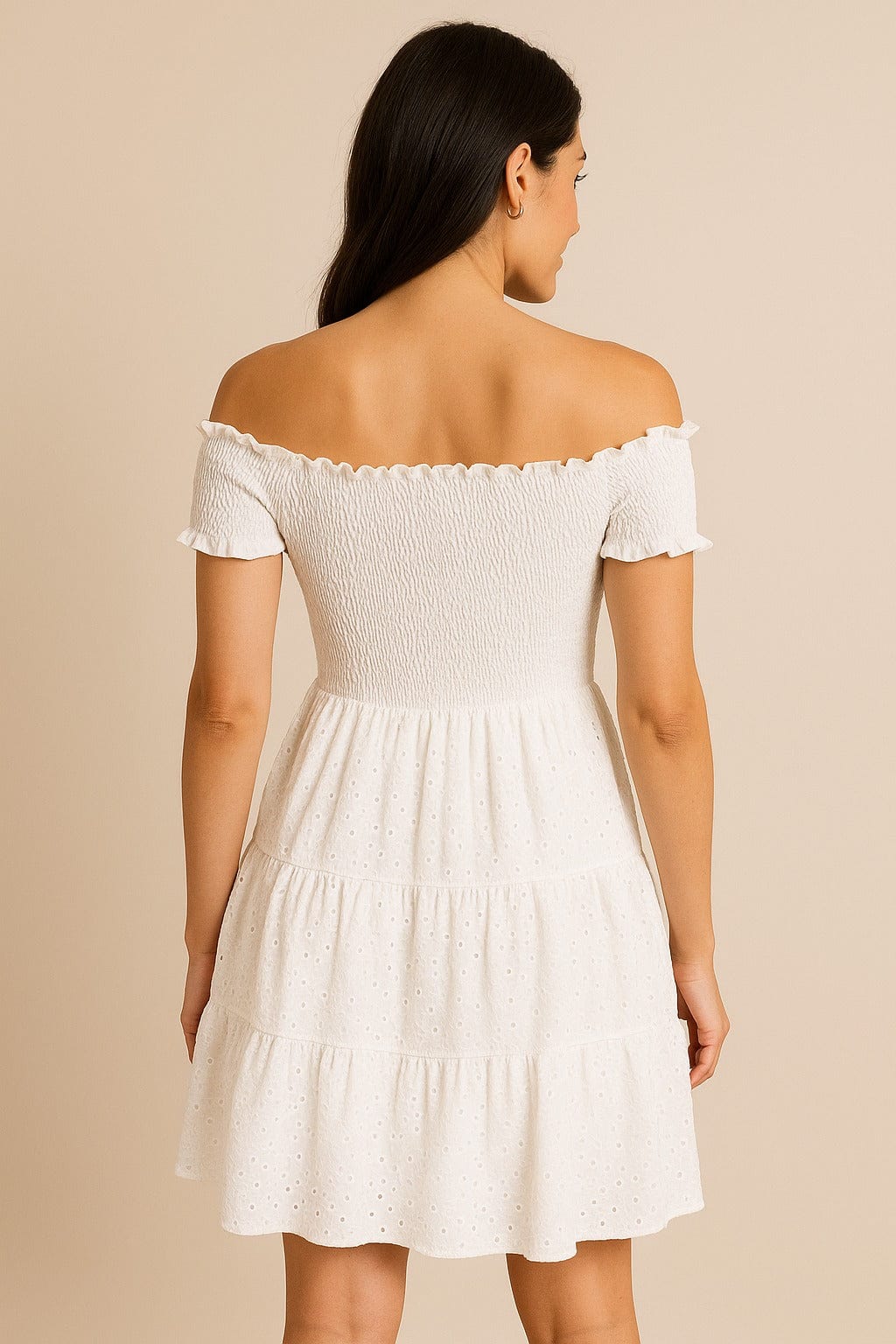 فستان أبيض قصير أوف شولدر بكشكشة مطاطيةوتصميم أنثوي