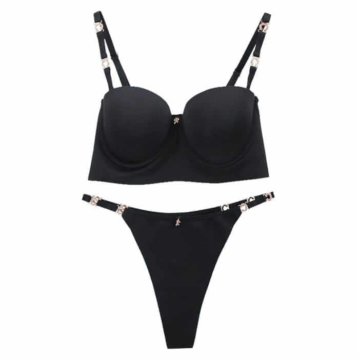 طقم حمالة صدر سلكية وملابس داخلية بلون سادة بسيط