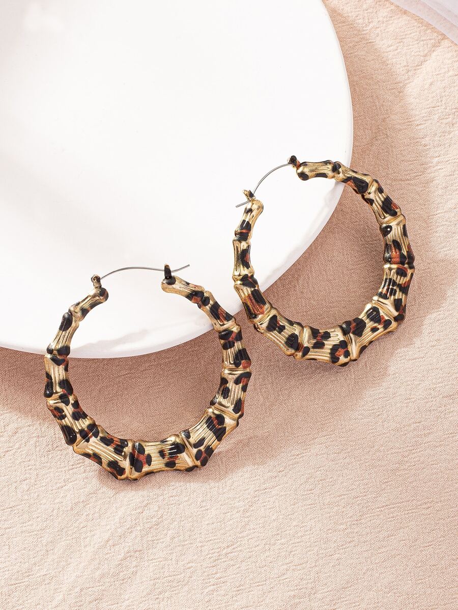 أقراط دائرية من الخيزران بنقشة جلد النمر