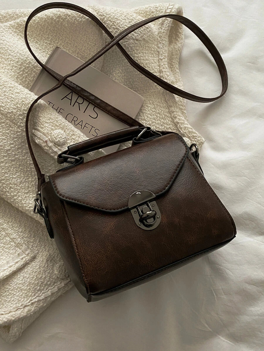 حقيبة صغيرة  ذات قفل معدني مربعShein