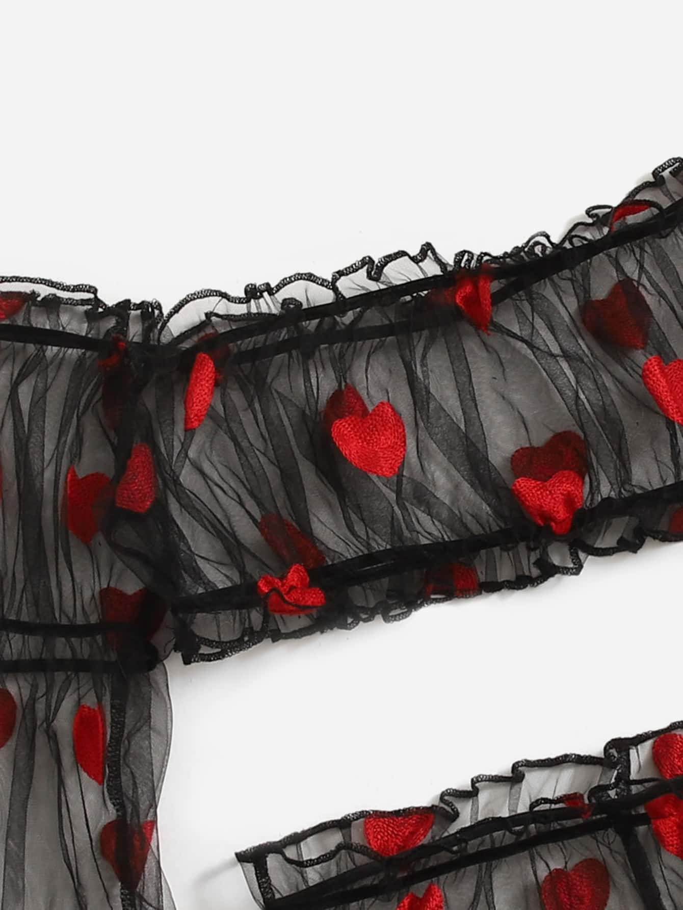 طقم ملابس داخلية شبكية مطرزة على شكل قلب