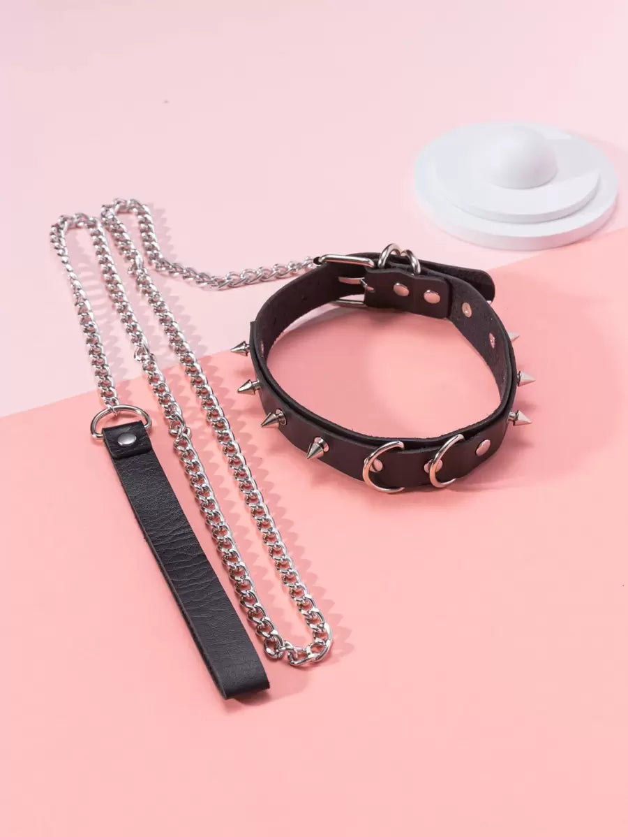 طقم من قطعتين من مقود وطوق الحيوانات الأليفة المزخرف بالمسامير