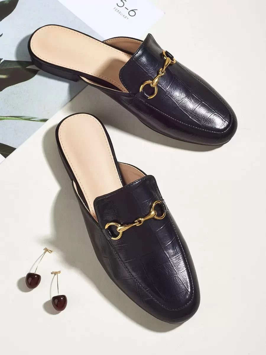 حذاء مسطح من المعدن بنقشة جلد التمساح