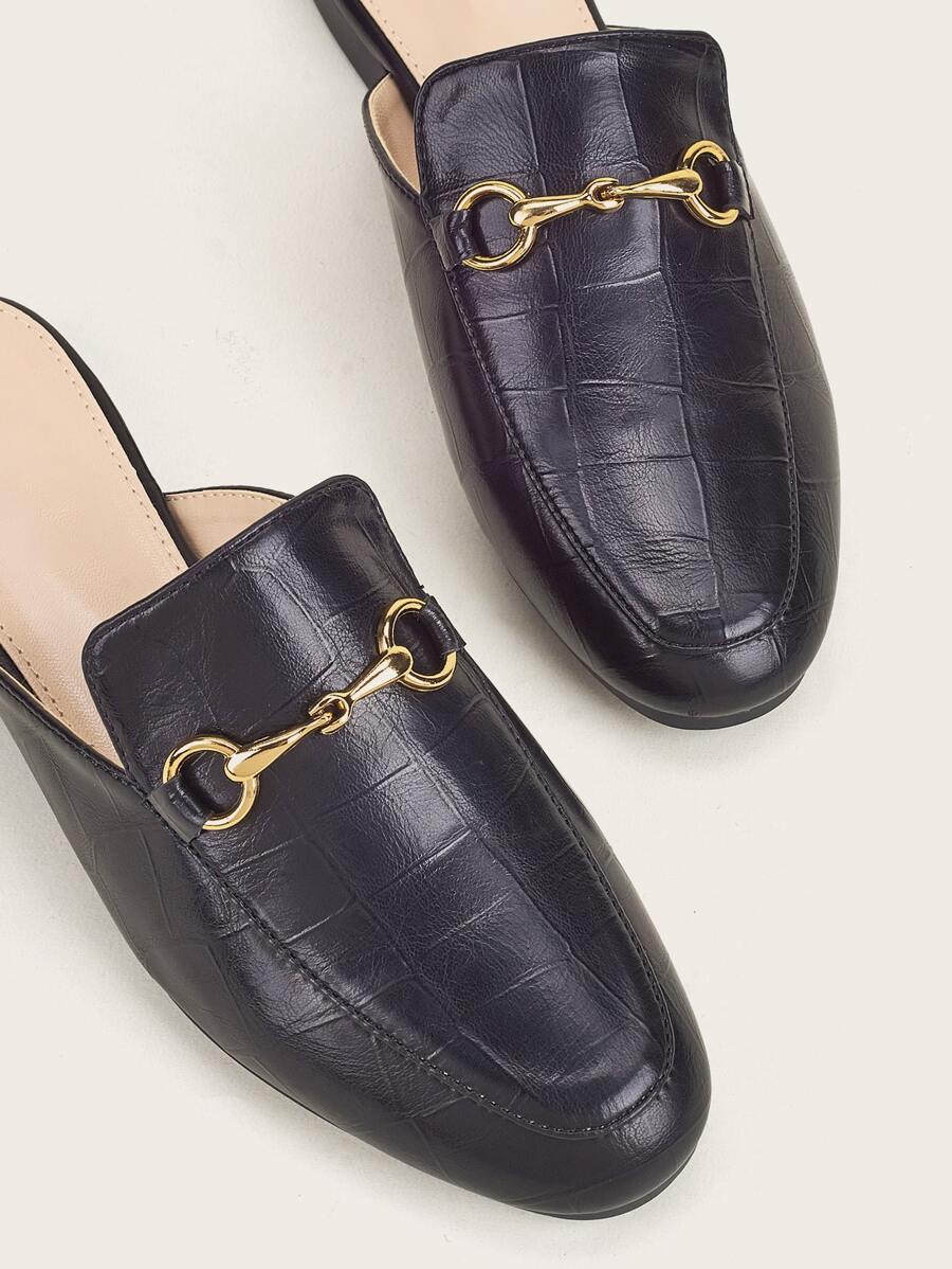 حذاء مسطح من المعدن بنقشة جلد التمساح