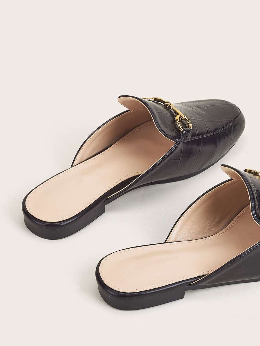 حذاء مسطح من المعدن بنقشة جلد التمساح