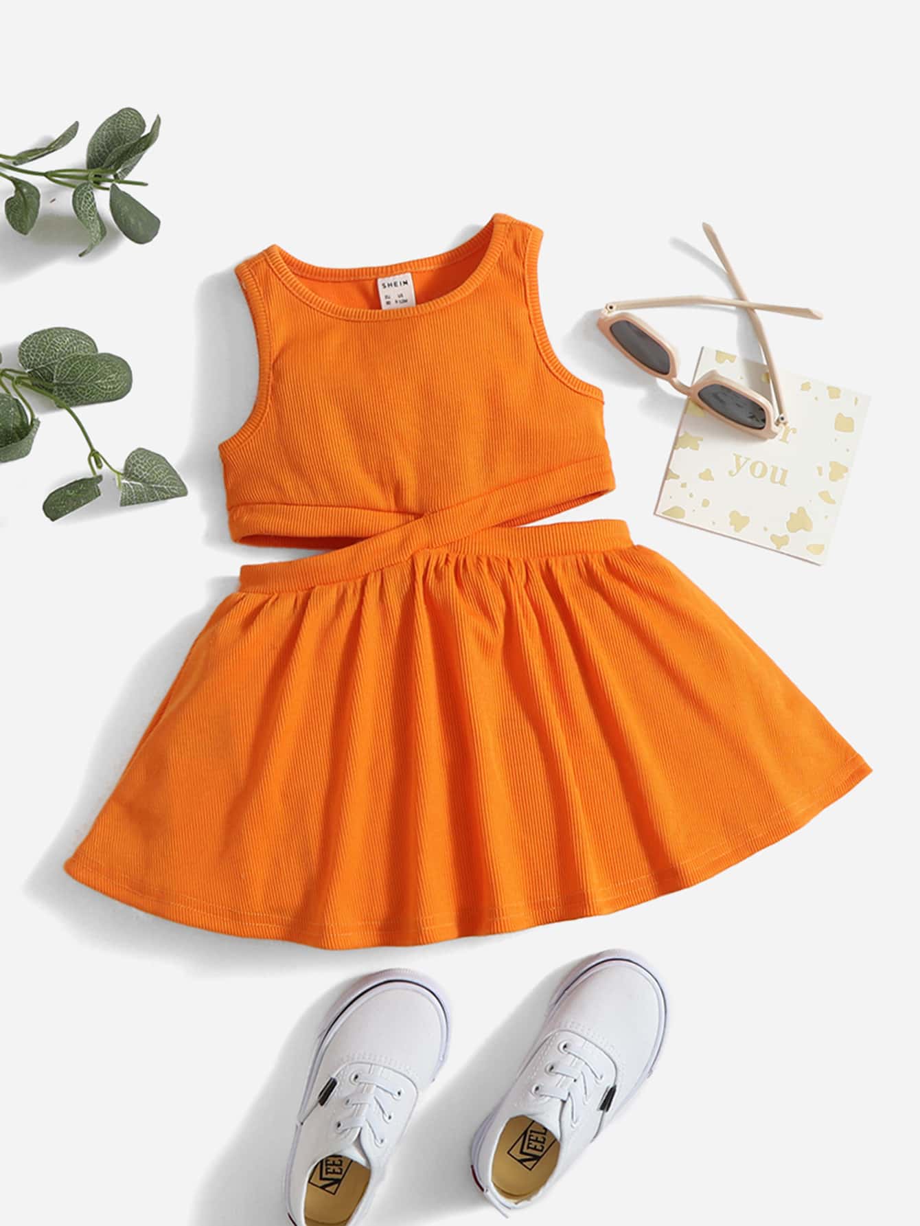 فستان بيبي بناتي من شي إن – تصميم مضلّع بقصة مفتوحة أنيقة