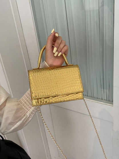 حقيبة كروس أنيقة بنقشة بارزة