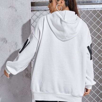 هودي SHEIN EZwear Plus برسومات وأحرف وكتف منسدلة ورباط