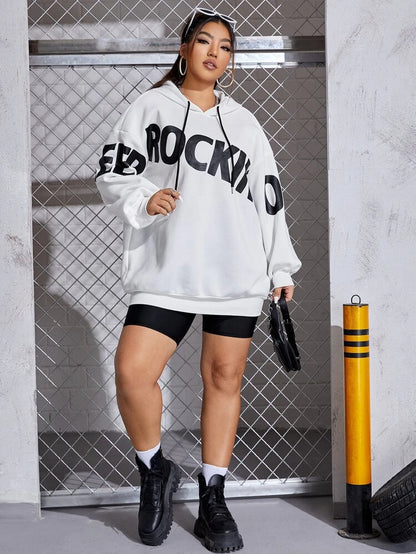 هودي SHEIN EZwear Plus برسومات وأحرف وكتف منسدلة ورباط