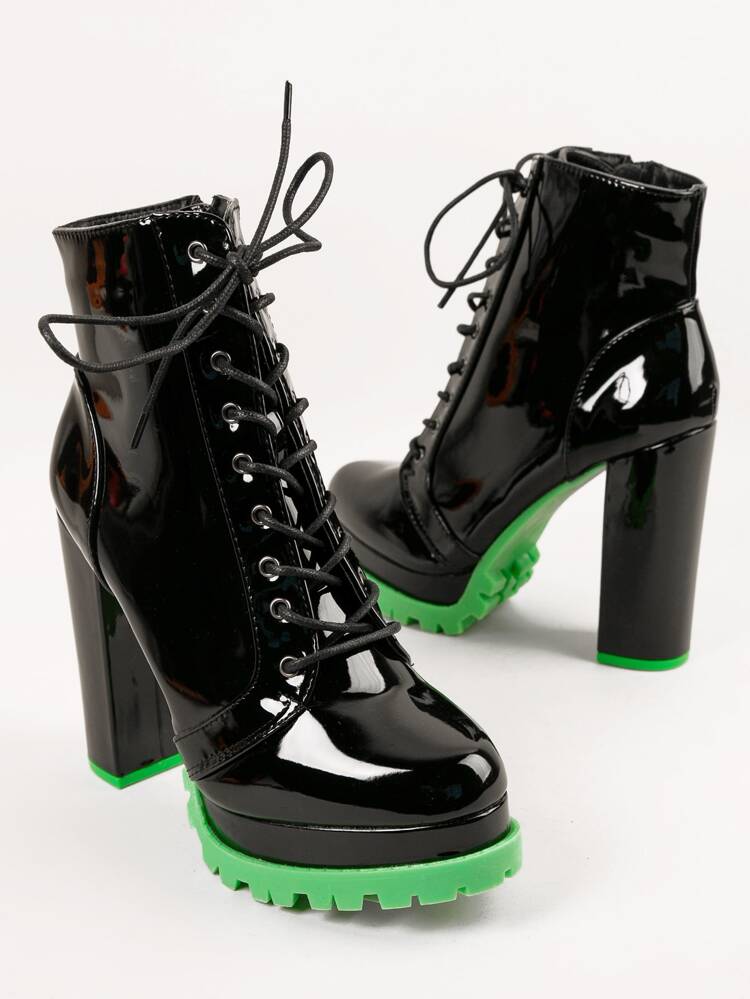 حذاء بوت شوزيا ذو مقدمة مستديرة وكعب عريض ونعل مزدوج