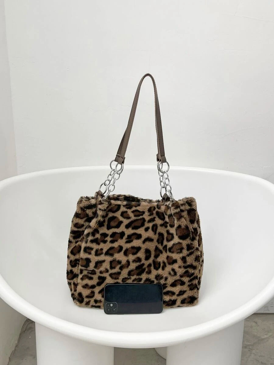 حقيبة كتف فرو ناعمة ومنقوشة بنقشه بنمر ٍShein