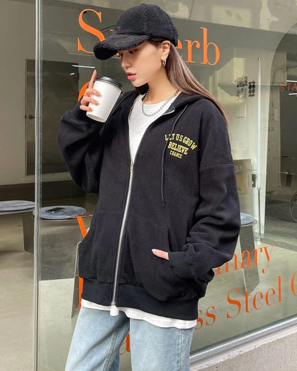 جاكيت صوف بغطاء رأس وسحاب ورباط وشعار DAZY مطبوع عليه شعار جرافيكي Shein