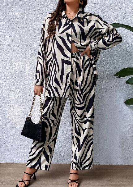 طقم نسائي قميص مخطط منخفض الاكتاف مع بنطلون مقاس كبيرمن SHEIN Privé