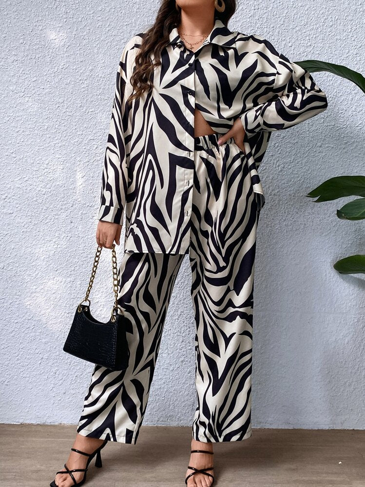 طقم نسائي قميص مخطط منخفض الاكتاف مع بنطلون مقاس كبيرمن SHEIN Privé