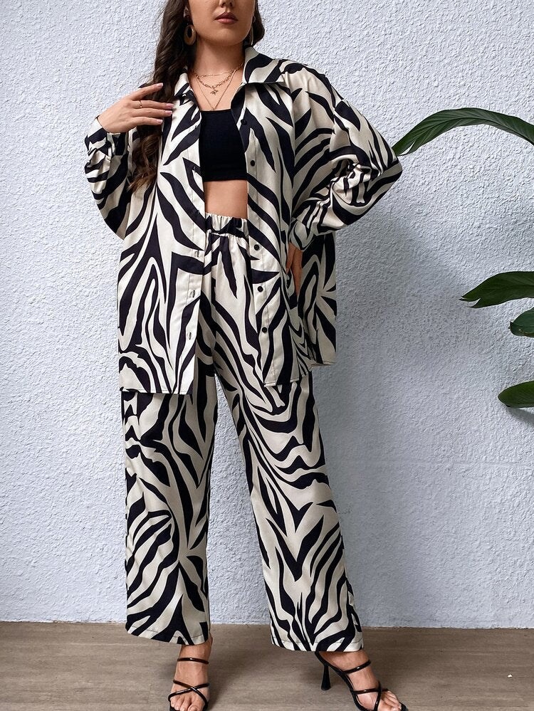 طقم نسائي قميص مخطط منخفض الاكتاف مع بنطلون مقاس كبيرمن SHEIN Privé