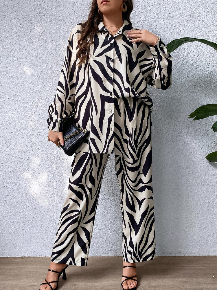 طقم نسائي قميص مخطط منخفض الاكتاف مع بنطلون مقاس كبيرمن SHEIN Privé