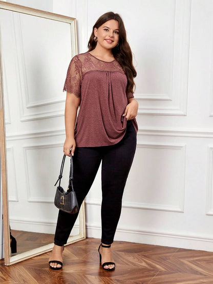 تي شيرت SHEIN LUNE Plus بقبة دانتيل متباينة