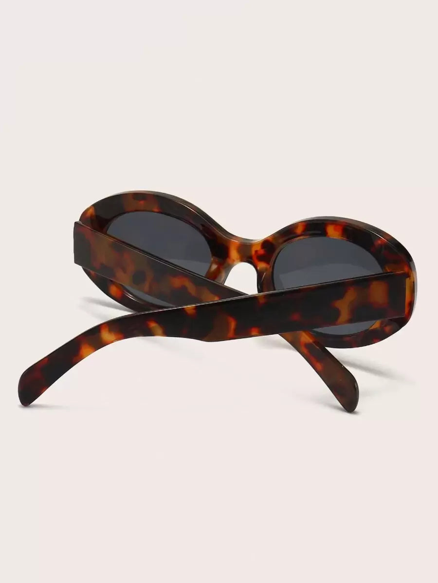 زوج واحد من نظارات الموضة النسائية ذات الإطار البيضاوي Shein