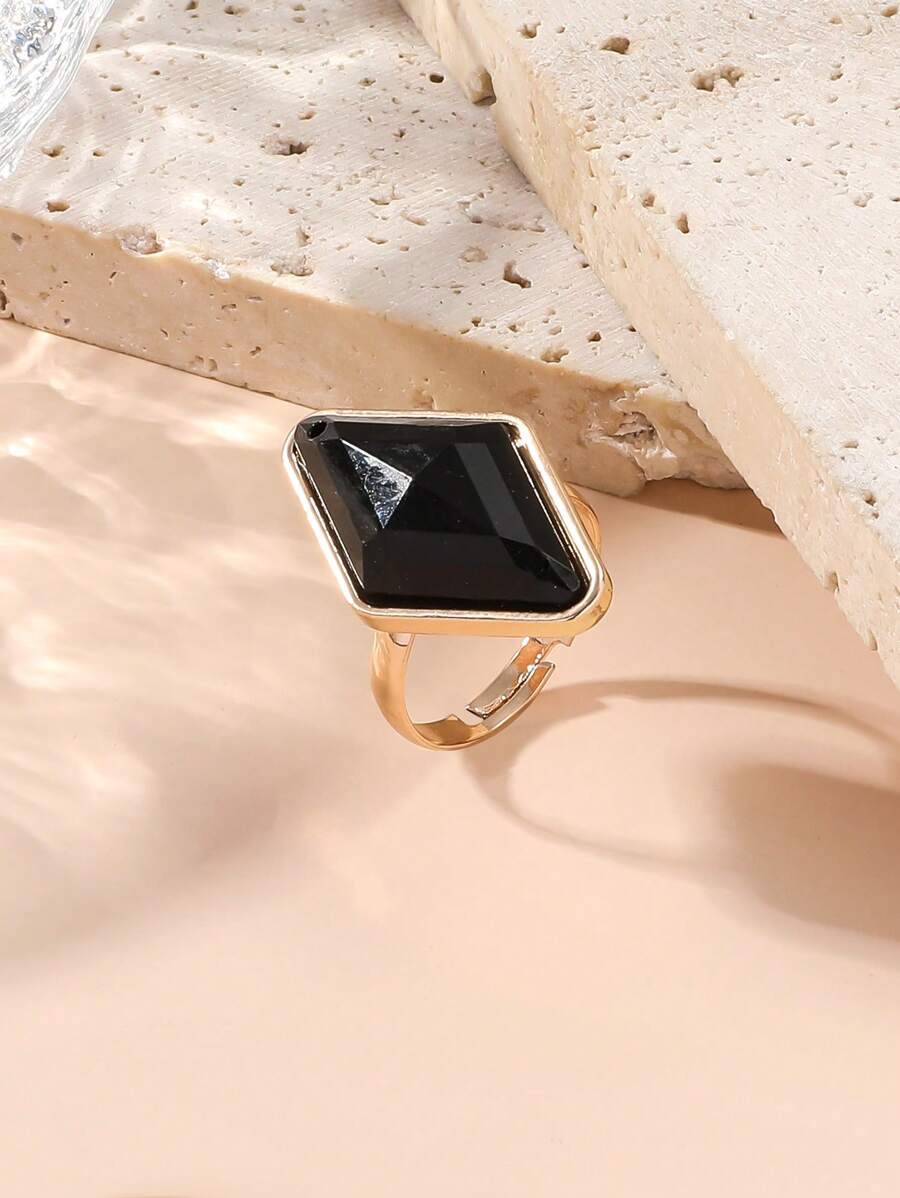 خاتم نسائي فاخر بتصميم مُعيّن – غامق أنيق