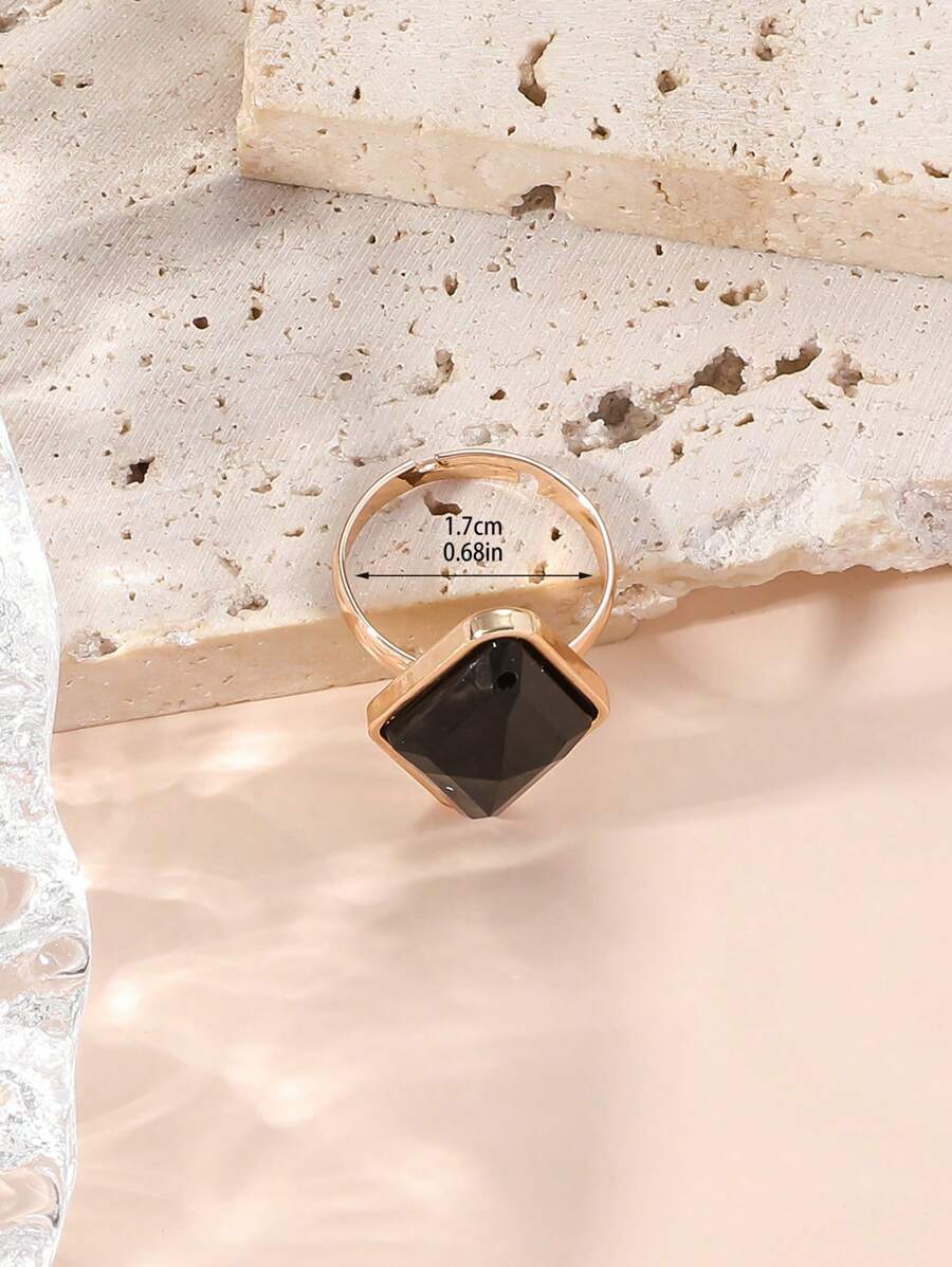 خاتم نسائي فاخر بتصميم مُعيّن – غامق أنيق