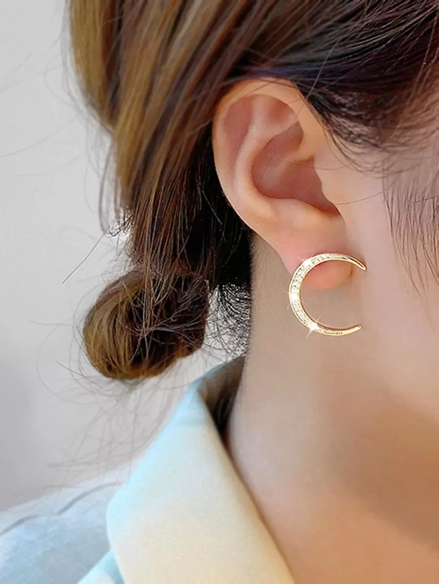 أقراط  غير متطابقة بتزيين نجمة وقمر من الراين (Rhinestone)