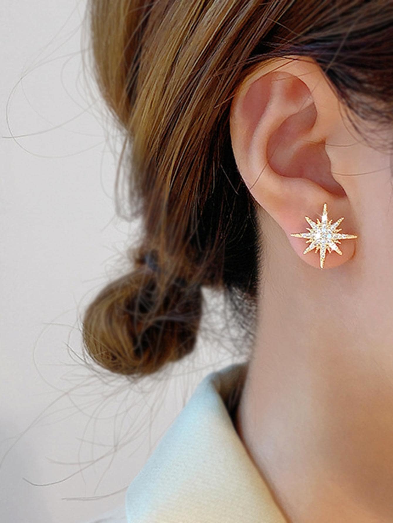 أقراط  غير متطابقة بتزيين نجمة وقمر من الراين (Rhinestone)