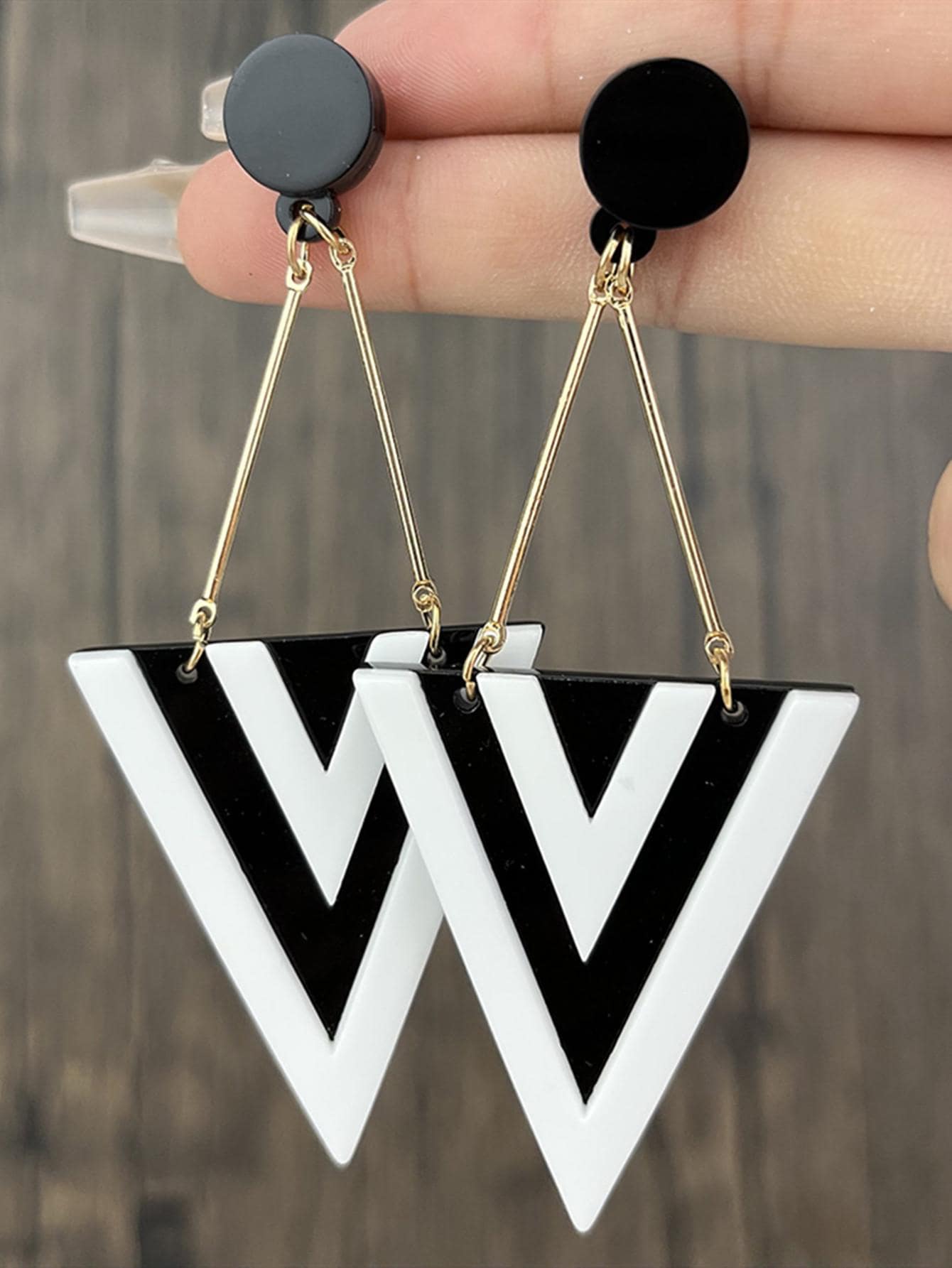 أقراط مثلث متدلية (Triangle Drop Earrings)