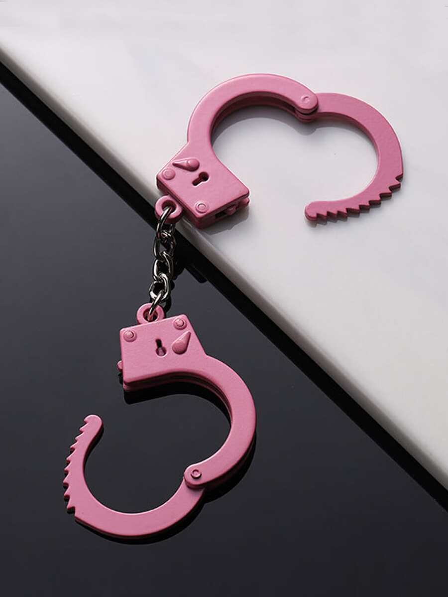 ميدالية يدَين وردية بشكل أصفاد مزدوجة – تعليقة شنطة وللسيارة