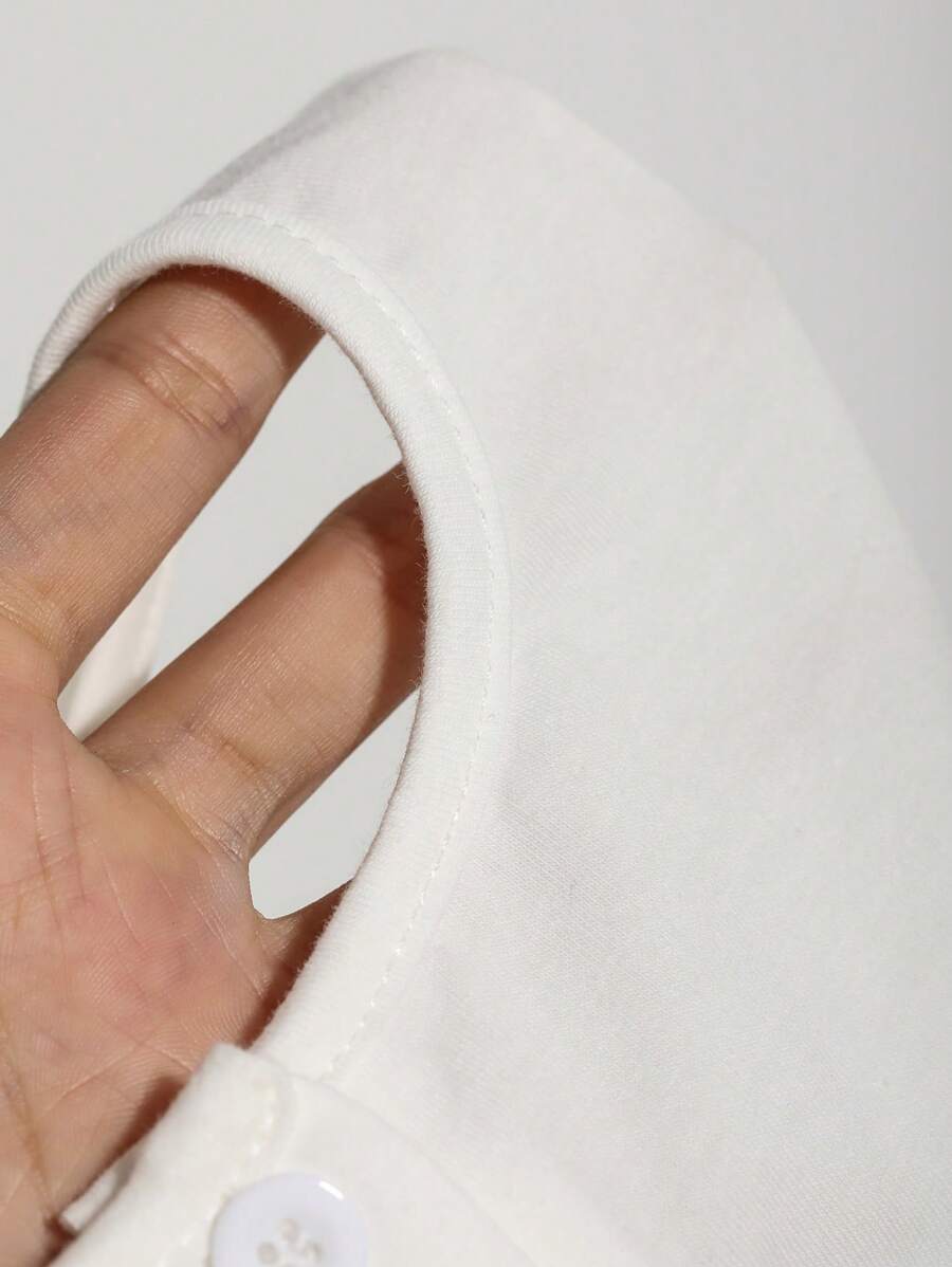 تيشيرت نسائي سادة مضلع بأزرار أمامية من ديزي